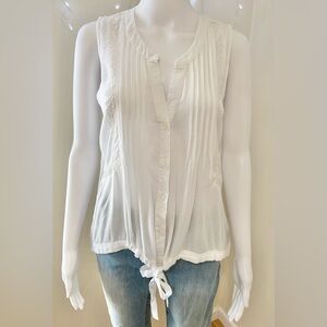 Women NWT Sanctuary White Boho Sleeveless Lace Pleated Button Front Top Blouse